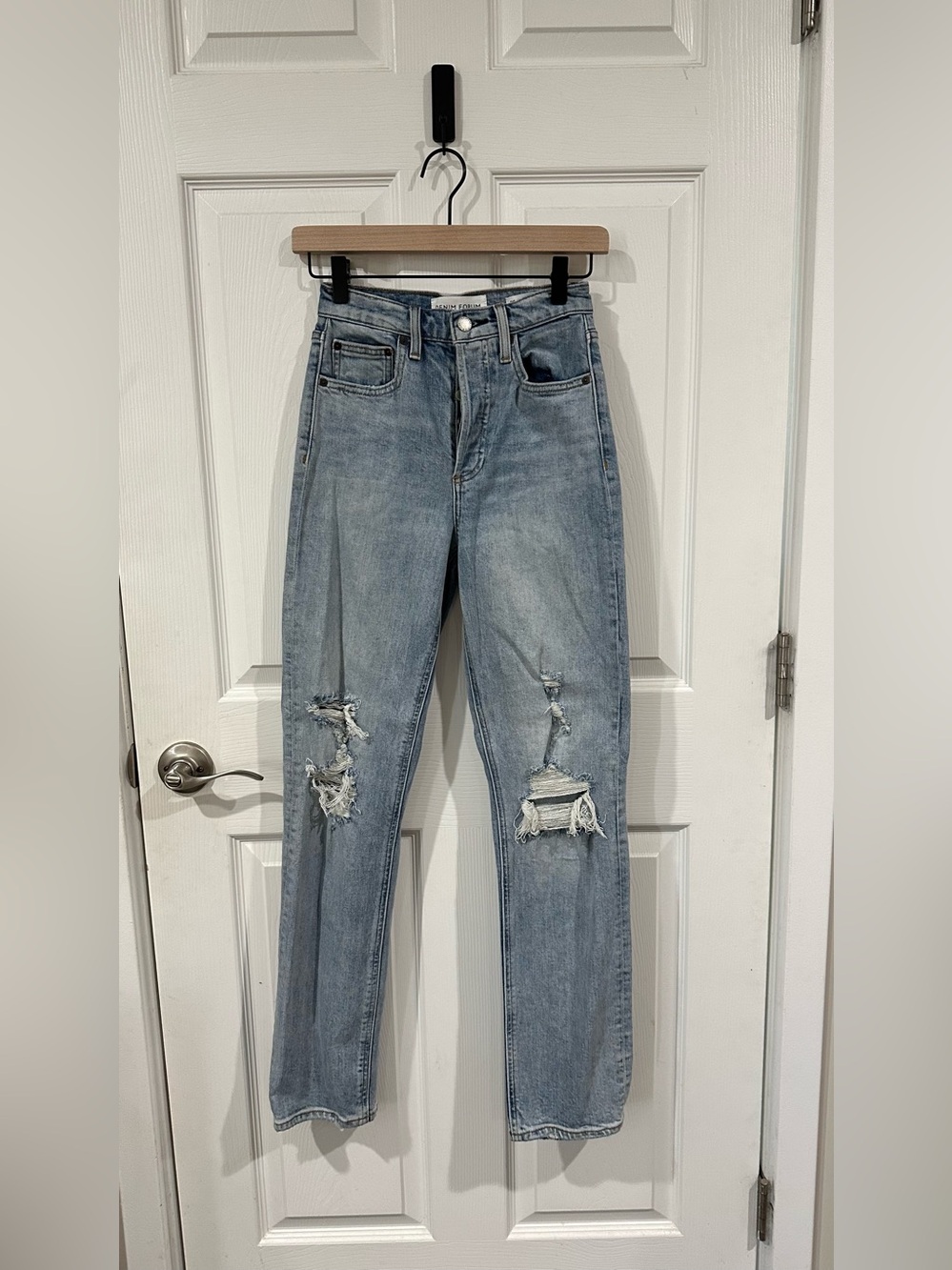 Denim forum arlo Women's Light Wash Distressed High-Rise Jeans